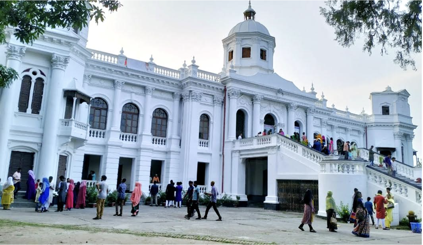 রংপুরে ঈদের তৃতীয় দিন: বিনোদন কেন্দ্রগুলোতে আনন্দের উচ্ছ্বাস